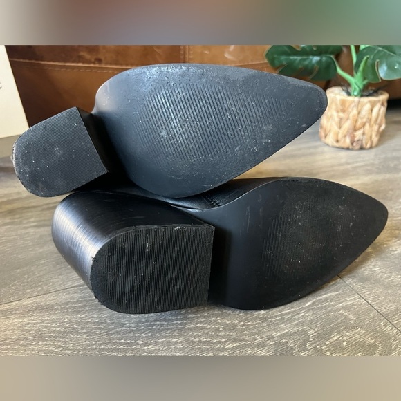 Steve Madden Clarise Black Leather Pointed Toe Chunky Heel Ankle Booties. Size 7 - Picture 5 of 8